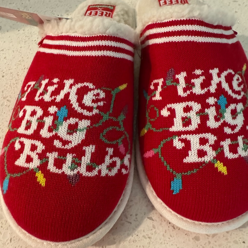 REEF brand Red Women’s Slippers with Festive Christmas Lights Design, size 7 NWT